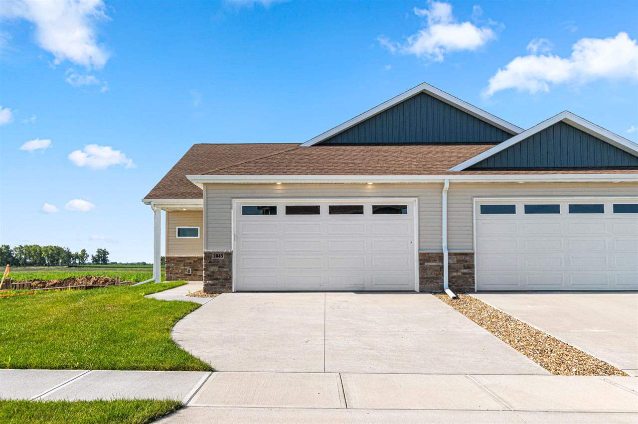 Photo 1 of 34 — 2045 Suttner Dr, NorthLiberty, IA 52317