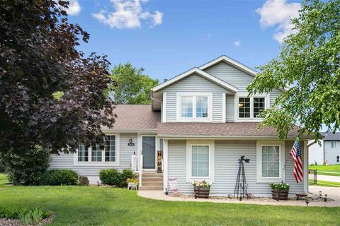 Photo of 7635 Quail Trail NE, Cedar Rapids, IA 52402 (MLS # 202504709)
