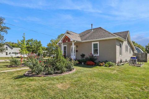 Photo of 1121 E 3rd, IA 52353 (MLS # 202506042)