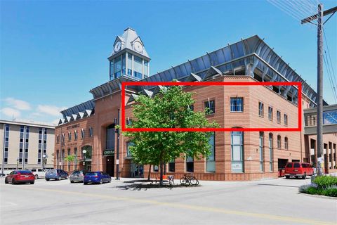 Photo of 22 S Linn St Ste 2A #Ste 2A, Iowa City, IA 52240 (MLS # 202505473)