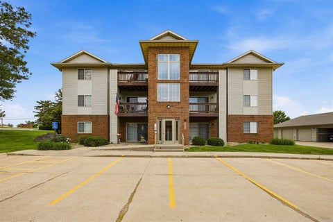 Photo of 3000 Wilson Ave SW #3, CedarRapids, IA 52404 (MLS # 202603535)