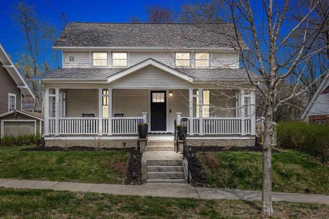 Photo of 1110 E Washington St, Iowa City, IA 52245 (MLS # 202502621)