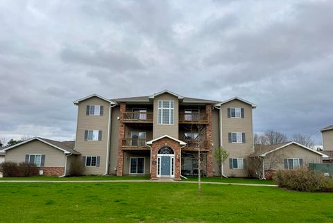 Photo of 2706 Triple Crown Ln 1 #1, IowaCity, IA 52240 (MLS # 202602445)