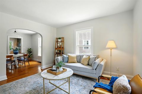 Photo of 1124 Franklin St, Iowa City, IA 52240 (MLS # 202503191)