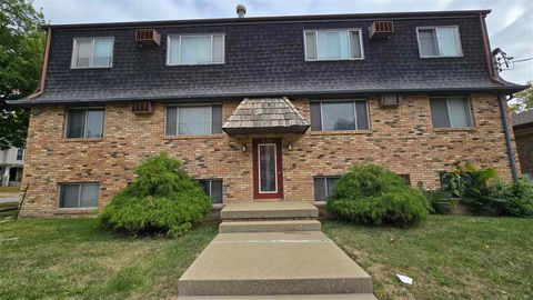 Photo of 530 N Dubuque St, IowaCity, IA 52245 (MLS # 202506484)