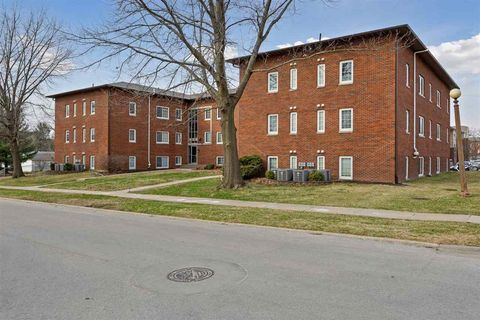 Photo of 100 Grandview Ct 100 #100, IowaCity, IA 52246 (MLS # 202602030)