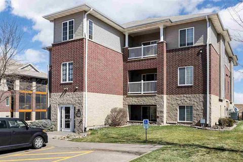 Photo of 311 Taft Ave, Iowa City, IA 52245 (MLS # 202501761)