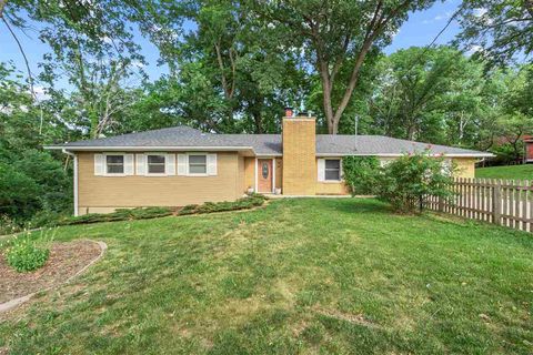Photo of 306 Virginia Dr, Iowa City, IA 52245 (MLS # 202504154)