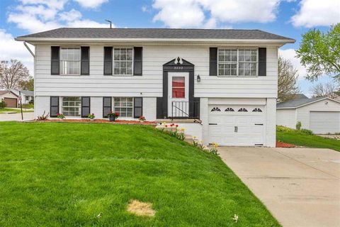 Photo of 3232 Bramble Rd SW, Cedar Rapids, IA 52404 (MLS # 202504654)