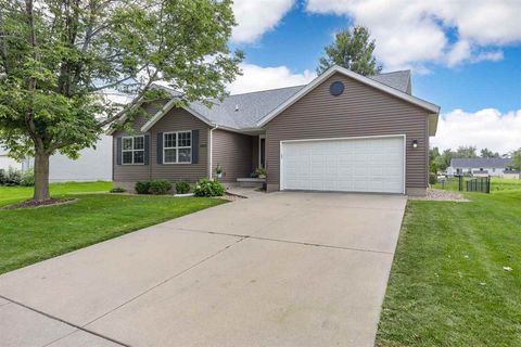Photo of 2821 28th Ave SW, Cedar Rapids, IA 52404 (MLS # 202505387)