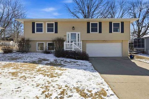 Photo of 312 N Mount Vernon Dr, IowaCity, IA 52245 (MLS # 202601323)