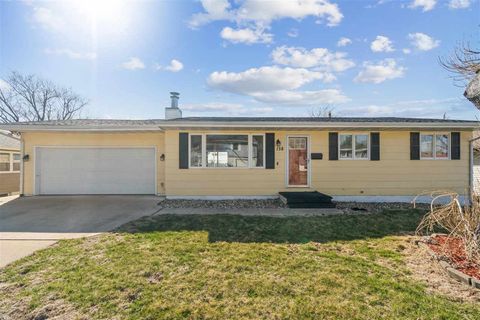 Photo of 158 32nd St NW, CedarRapids, IA 52405 (MLS # 202602064)