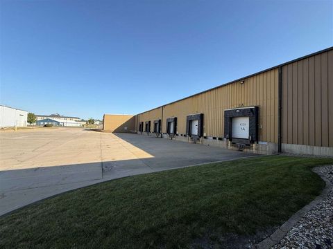 Photo of 413 & 423 Southgate Ct SW, CedarRapids, IA 52404 (MLS # 202600423)