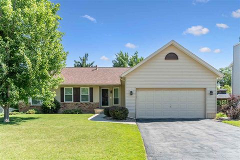 Photo of 329 Stoney Creek Rd NW, Cedar Rapids, IA 52405 (MLS # 202504239)