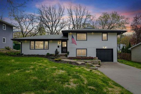 Photo of 306 Windsor Drive, Iowa City, IA 52245 (MLS # 202502837)