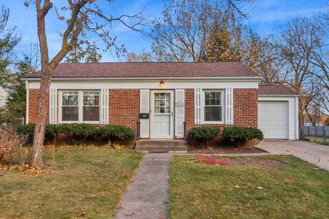 Photo of 1030 Marcy St, IowaCity, IA 52240 (MLS # 202507068)