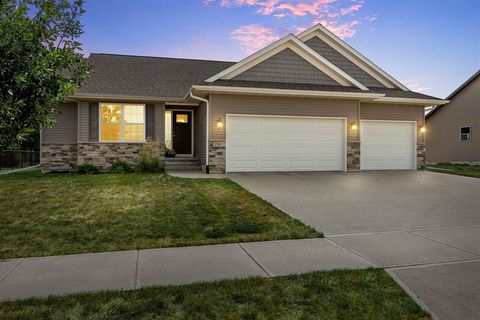 Photo of 1315 Franklin St, IA 52317 (MLS # 202505973)