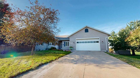Photo of 60 Goldfinch Cir, IowaCity, IA 52245 (MLS # 202606047)