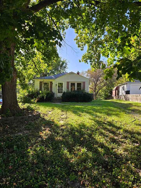 Photo of 616 10th Ave, Coralville, IA 52241 (MLS # 202606017)