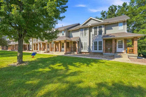 Photo of 702 West Side Dr, IowaCity, IA 52246 (MLS # 202605275)