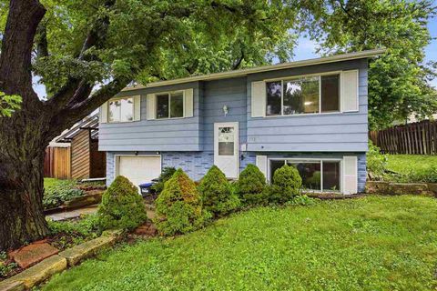 Photo of 1175 Lindale Drive, Marion, IA 52302 (MLS # 202603816)