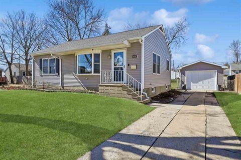 Photo of 1620 NW 9th Street, CedarRapids, IA 52405 (MLS # 202601863)
