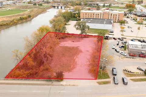 Photo of 21 W Benton St, IowaCity, IA 52246 (MLS # 202604429)