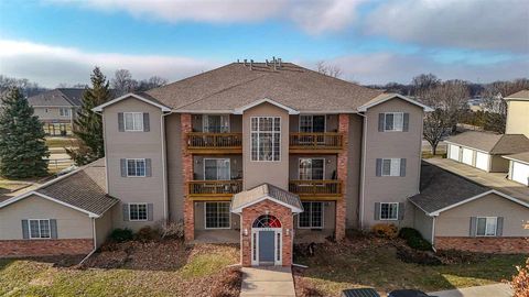 Photo of 2825 Triple Crown Ln #1, IowaCity, IA 52240 (MLS # 202602562)