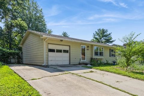 Photo of 2248 Bancroft, Iowa City, IA 52245 (MLS # 202504487)