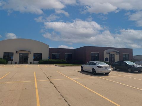 Photo of 4935 Bowling St SW B #B, Cedar Rapids, IA 52404 (MLS # 202504936)