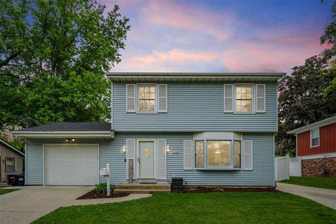 Photo of 1509 Brookwood Dr, Iowa City, IA 52240 (MLS # 202503697)