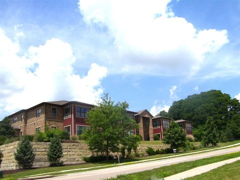 Photo of 829 N 1st Ave, Iowa City, IA 52245 (MLS # 202504328)