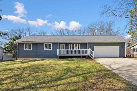 Photo of 2135 Lake View Ridge Dr NE, Solon, IA 52333 (MLS # 202504374)