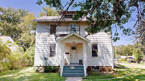 Photo of 202 W Park Rd, Iowa City, IA 52246 (MLS # 202502009)