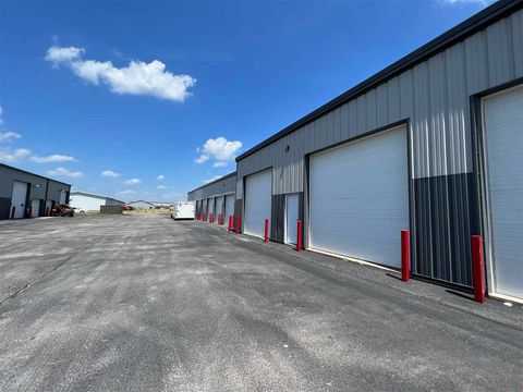 Photo of 415 62nd St Bldg B #3, Marion, IA 52302 (MLS # 202500430)