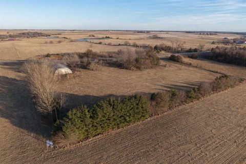 Photo of 5515 24th Avenue Dr, Vinton, IA 52349 (MLS # 202601898)