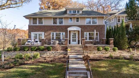 Photo of 8 Bella Vista Pl, IowaCity, IA 52245 (MLS # 202600965)