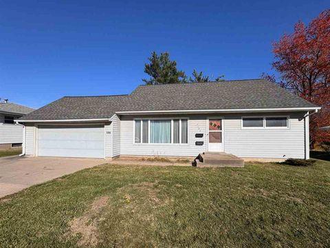 Photo of 2106 42nd St NE, CedarRapids, IA 52402 (MLS # 202506892)