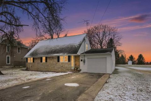 Photo of 915 N Marion Ave, Washington, IA 52353 (MLS # 202507422)