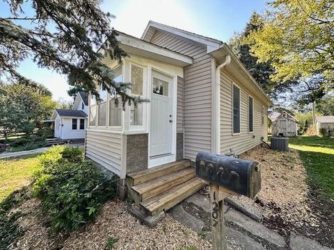 Photo of 1207 Lukirk Street, IA 52240 (MLS # 202506294)
