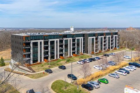 Photo of 1 University Way 304 #304, IowaCity, IA 52246 (MLS # 202602144)