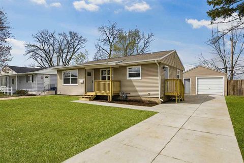 Photo of 1110 Regent St NE, CedarRapids, IA 52402 (MLS # 202602531)