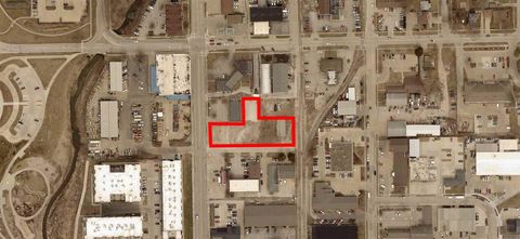 Photo of 1020 S Gilbert St, IowaCity, IA 52240 (MLS # 202603841)