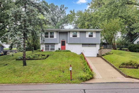 Photo of 2623 Westwood Dr, CedarRapids, IA 52405 (MLS # 202605645)