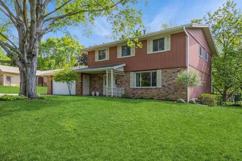 Photo of 114 Post Rd, Iowa City, IA 52245 (MLS # 202503221)