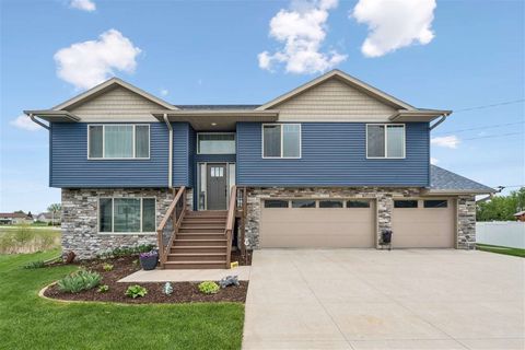 Photo of 905 Carl Ct, Solon, IA 52333 (MLS # 202602875)