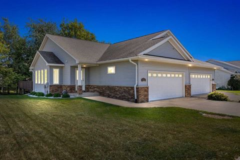 Photo of 814 Croell Ave, IA 52340 (MLS # 202506157)
