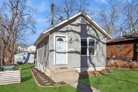 Photo of 1026 Friendly Ave, IowaCity, IA 52240 (MLS # 202601241)