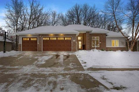 Photo of 1875 Silver Maple Trail, NorthLiberty, IA 52317 (MLS # 202507202)