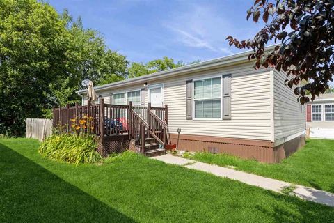 Photo of 332 Mosswood Ln, Iowa City, IA 52246 (MLS # 202504306)